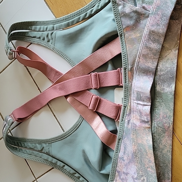 Fabletics - Belle High-Impact Sports Bra - Picture 6 of 9